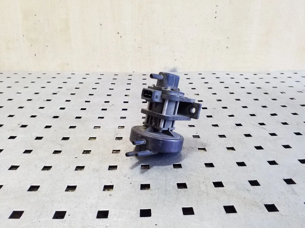 Turbo solenoid valve – Audi A6 S6 C4 4A (1994-1997)