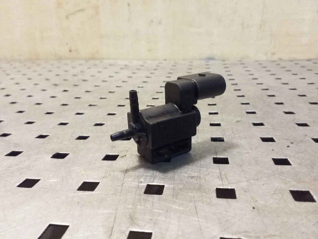 Turbo solenoid valve 037906283C