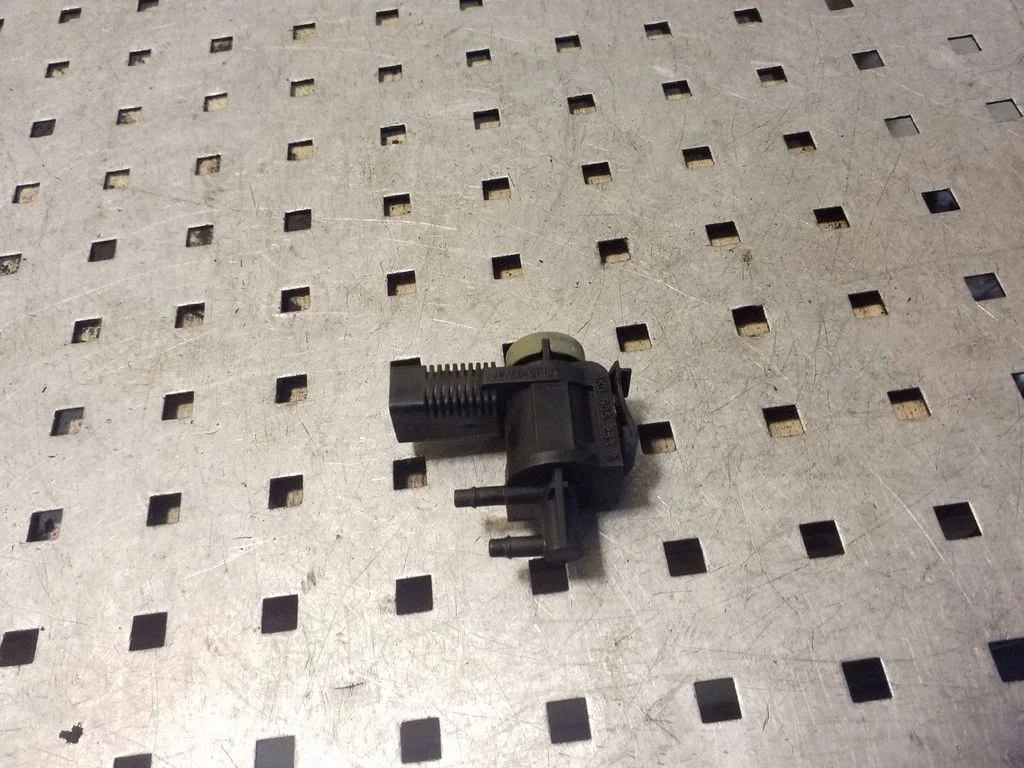 Turbo solenoid valve 1K0906283A