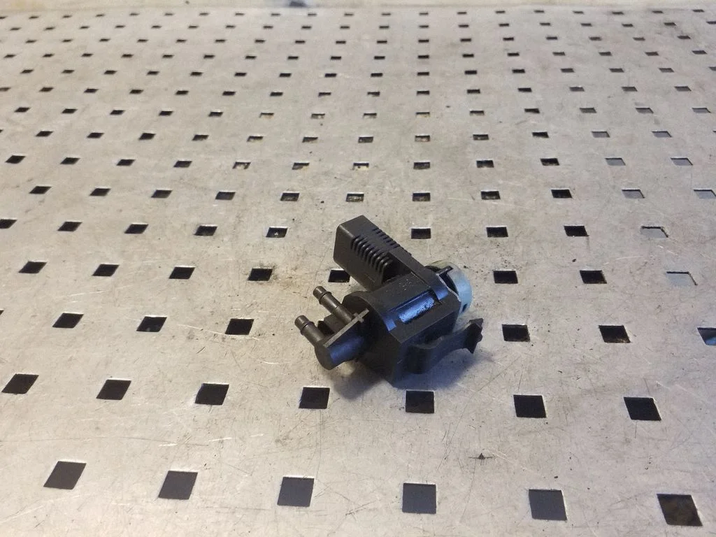 Zawór elektromagnetyczny turbo 1K0906283A