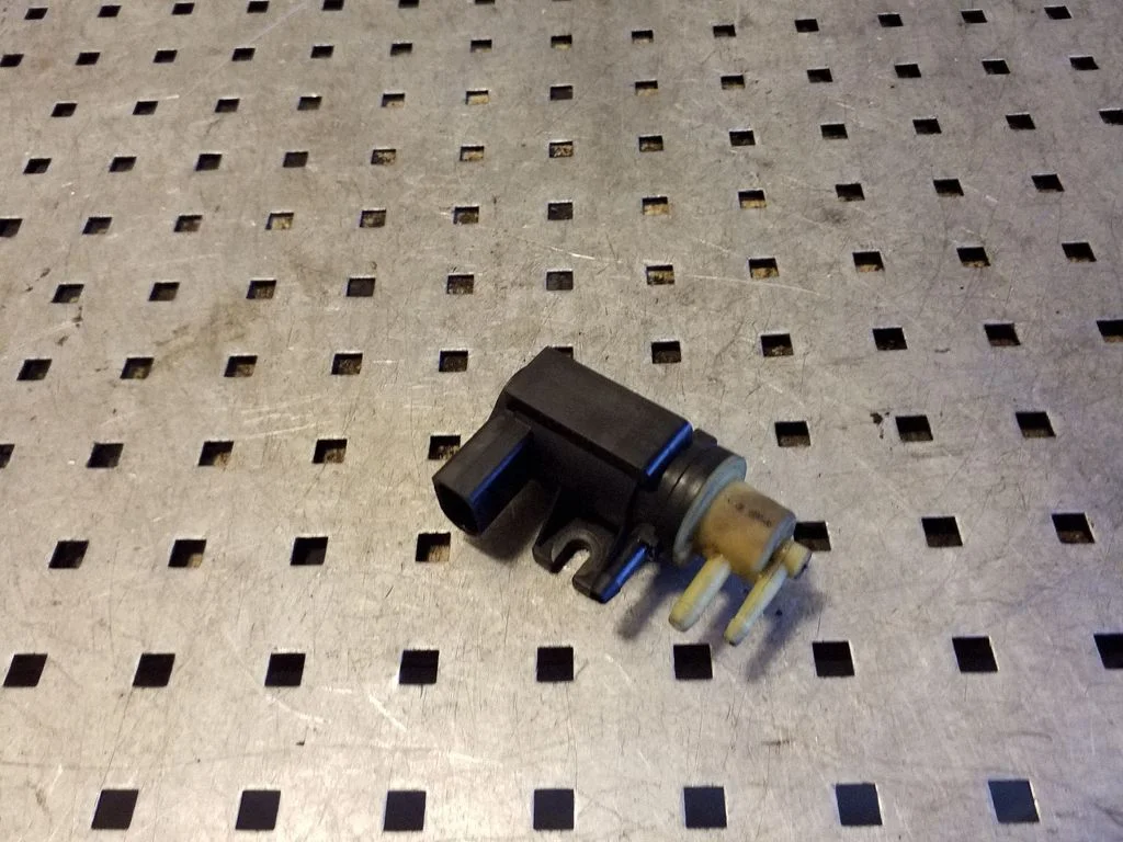 Zawór elektromagnetyczny turbo 1K0906627A