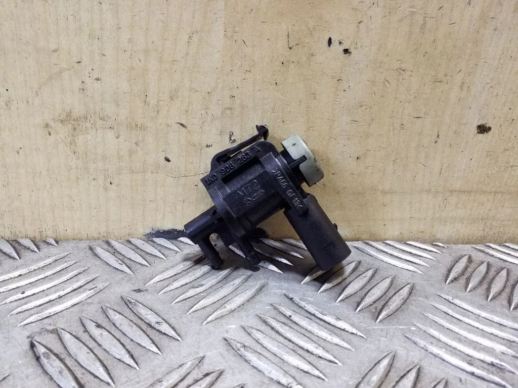 Turbo solenoid valve 1K0906283A