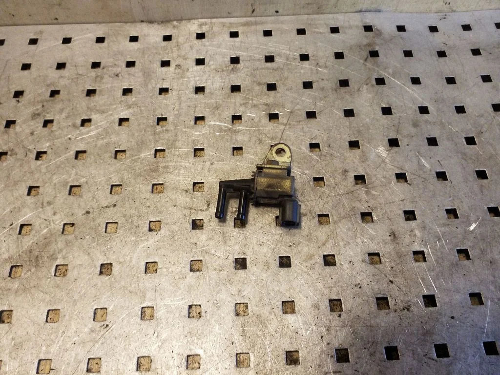 Turbo solenoid valve K5T48479