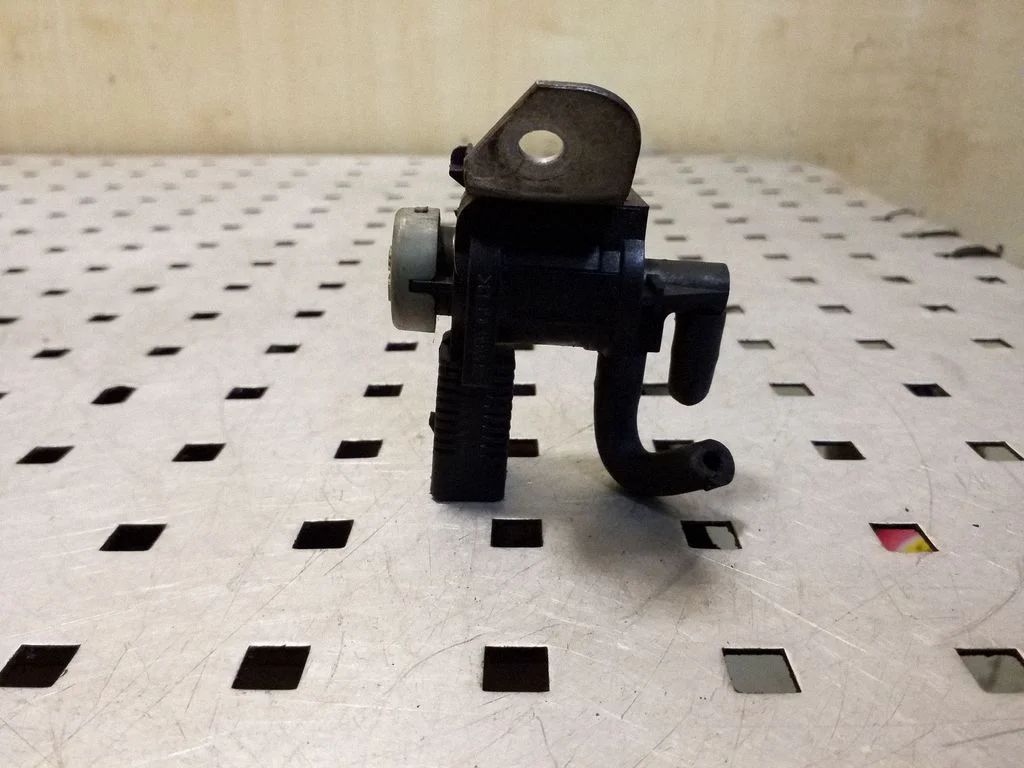 Turbo solenoid valve 1K0906283A