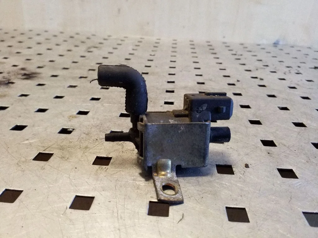 Turbo solenoid valve 026906263