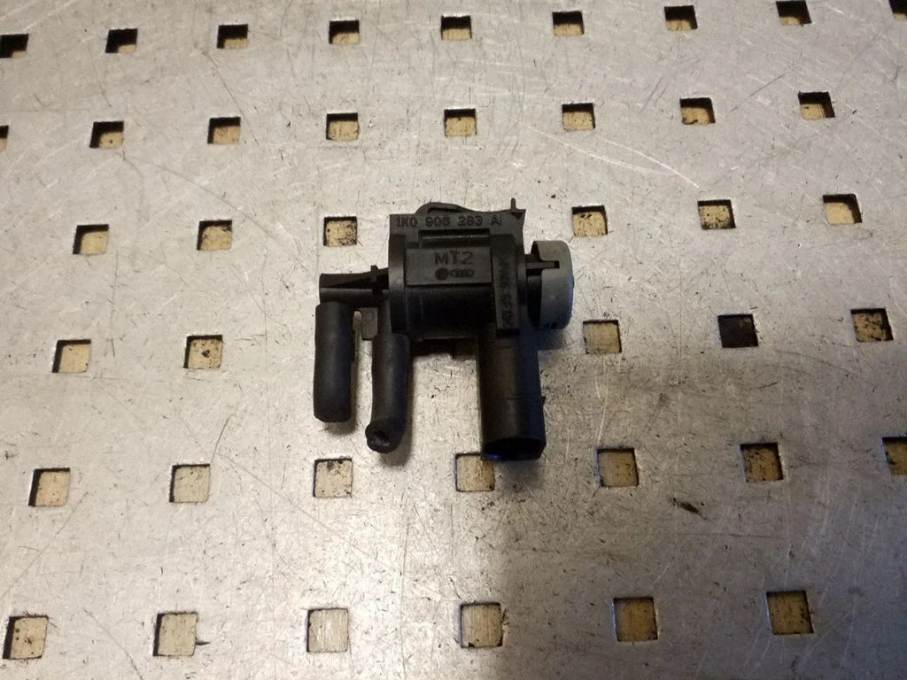Turbo solenoid valve 1K0906283A