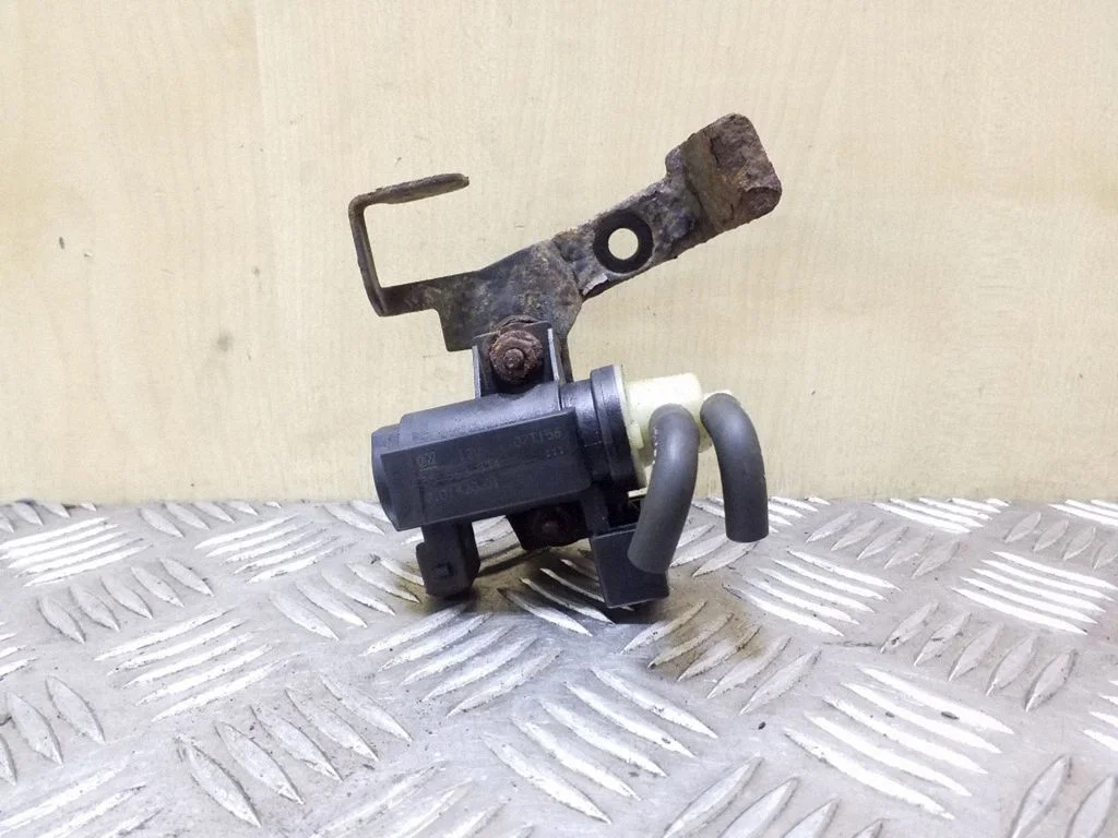 Zawór elektromagnetyczny turbo 55563534 – Opel Astra H (2004-2012)