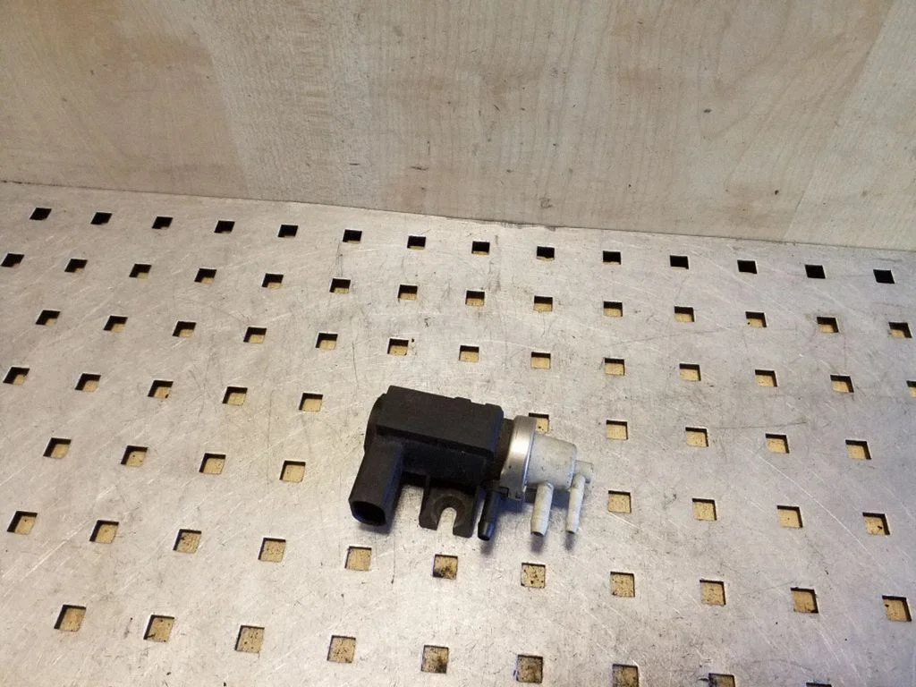 Zawór elektromagnetyczny turbo 1J0906627B