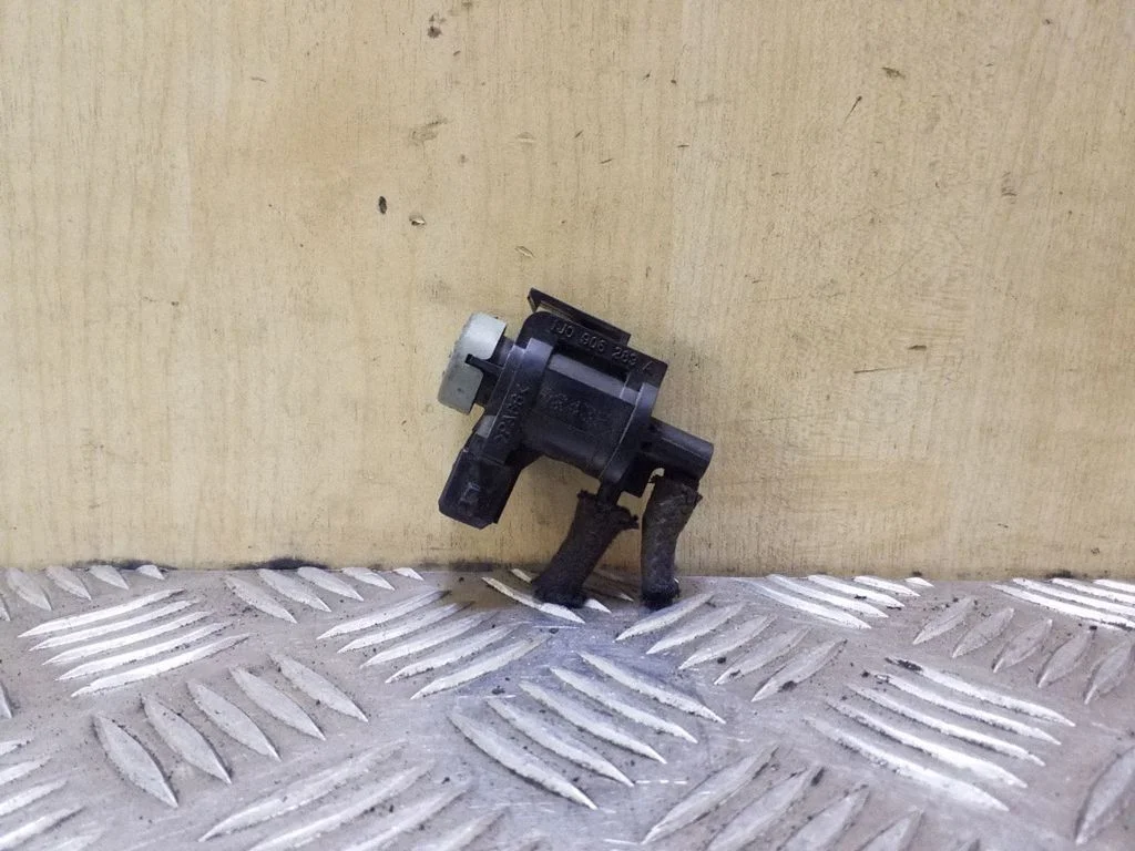 Turbo solenoid valve 1J0906283A
