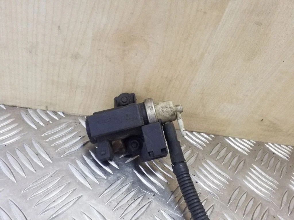 Zawór elektromagnetyczny turbo 72190316