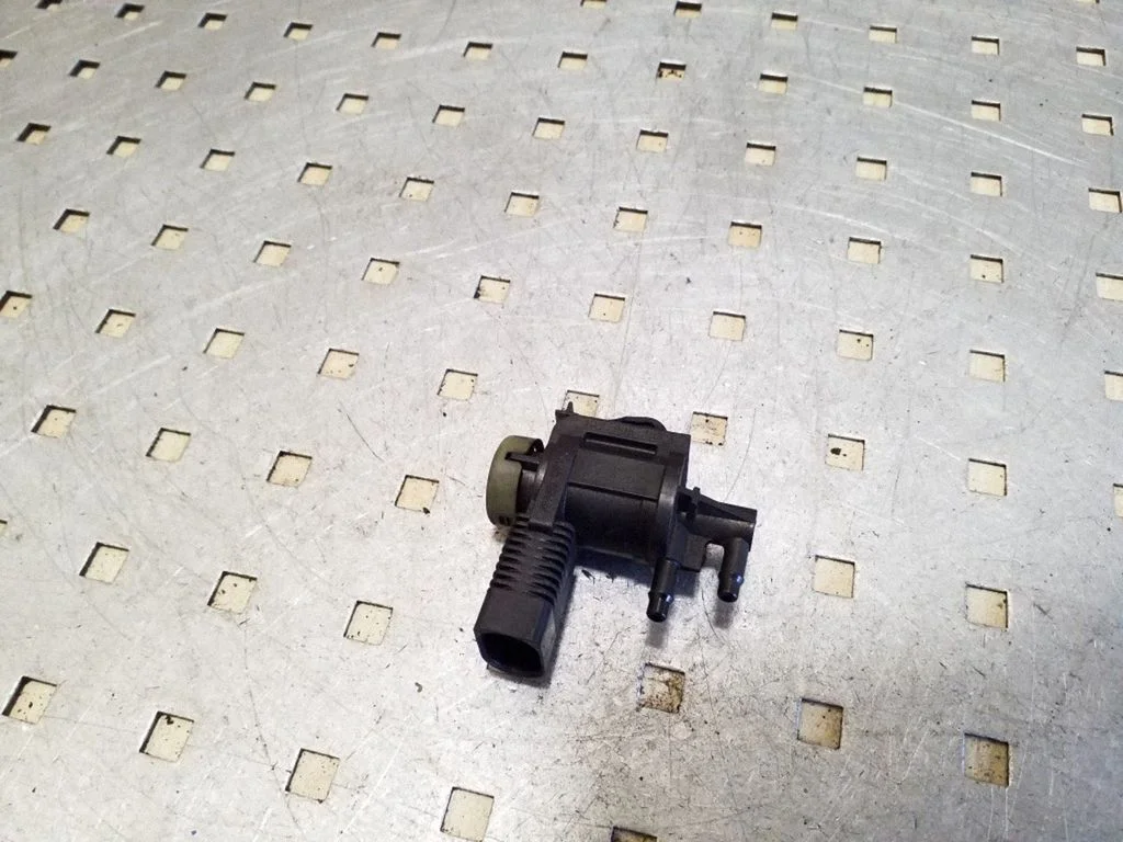 Zawór elektromagnetyczny turbo 1J0906283C