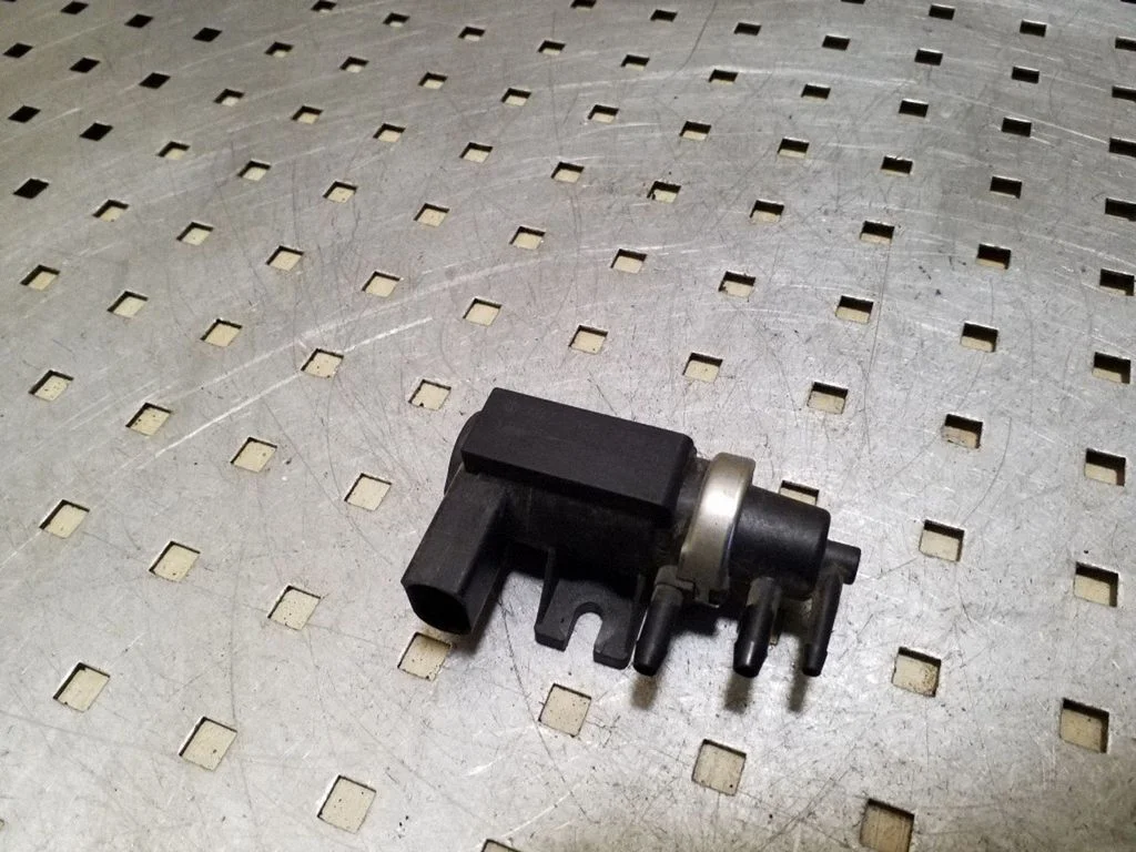 Zawór elektromagnetyczny turbo 1J0906627C