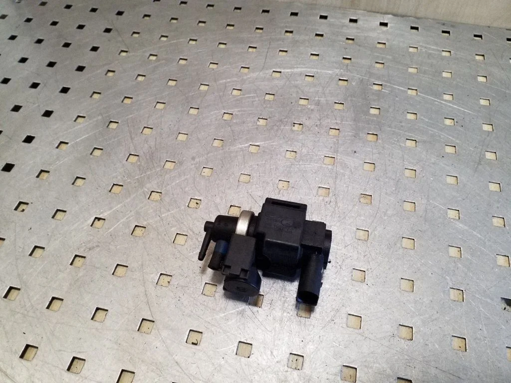 Zawór elektromagnetyczny turbo 059906629A