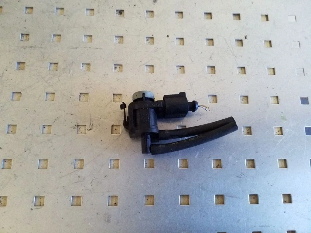 Turbo solenoid valve 1K0906283A