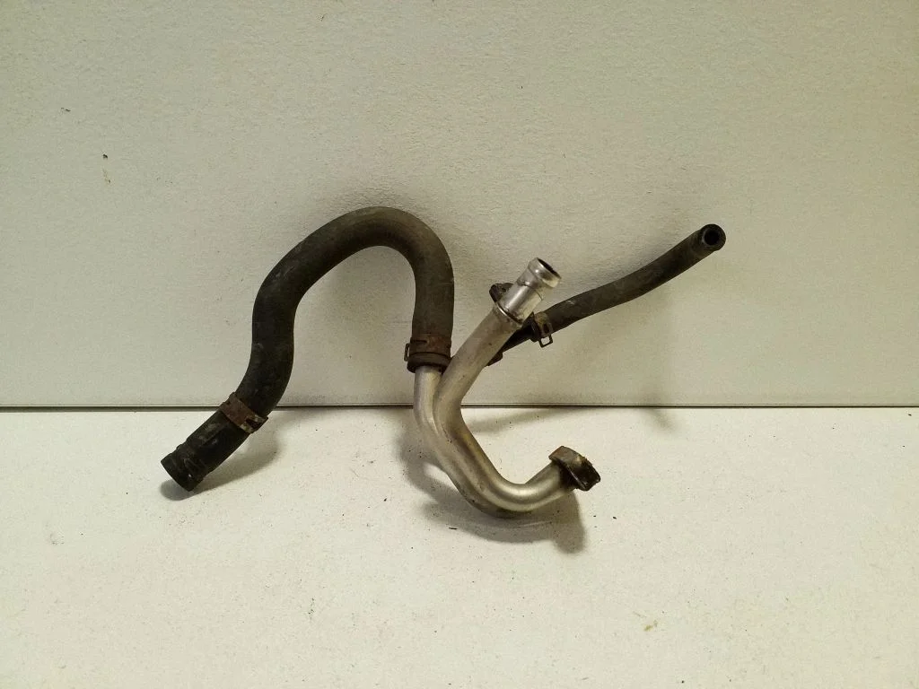 Coolant pipe/hose