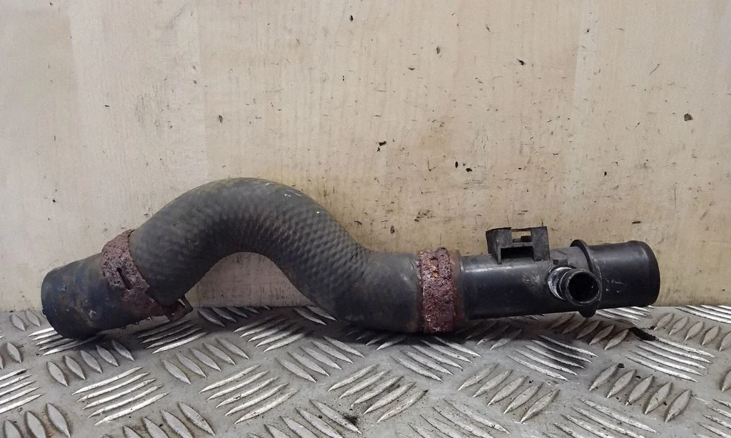 Coolant pipe/hose