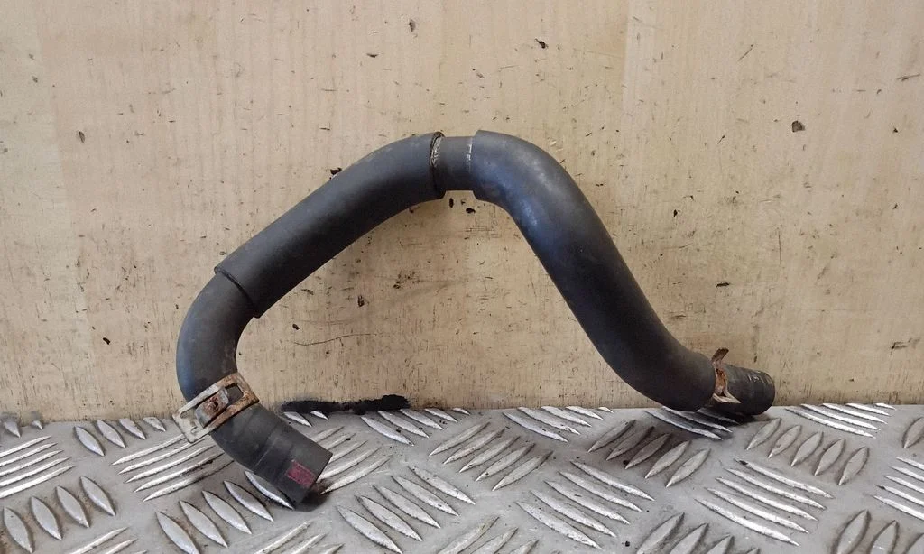 Coolant pipe/hose
