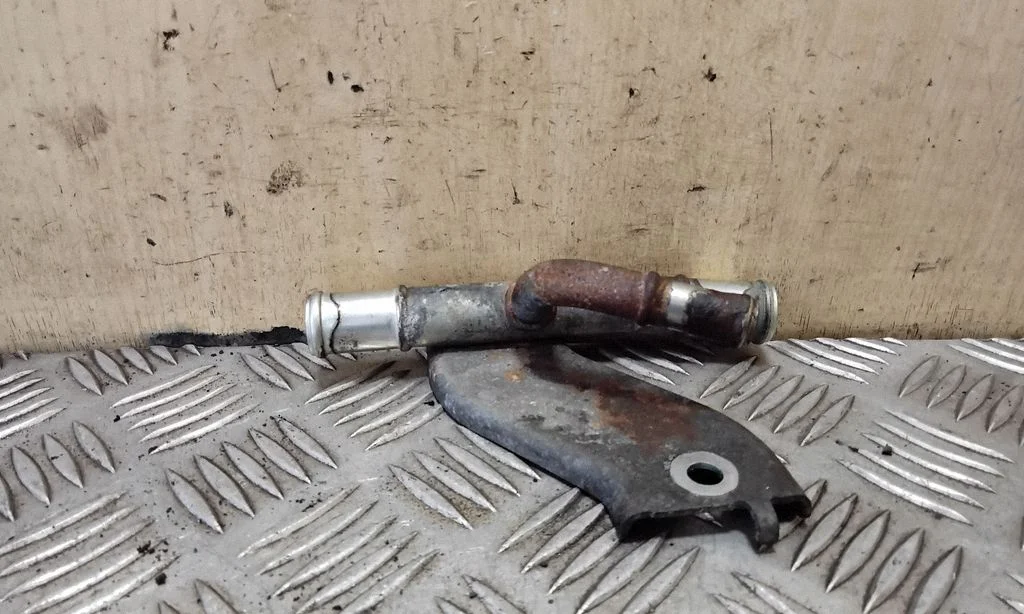 Coolant pipe/hose