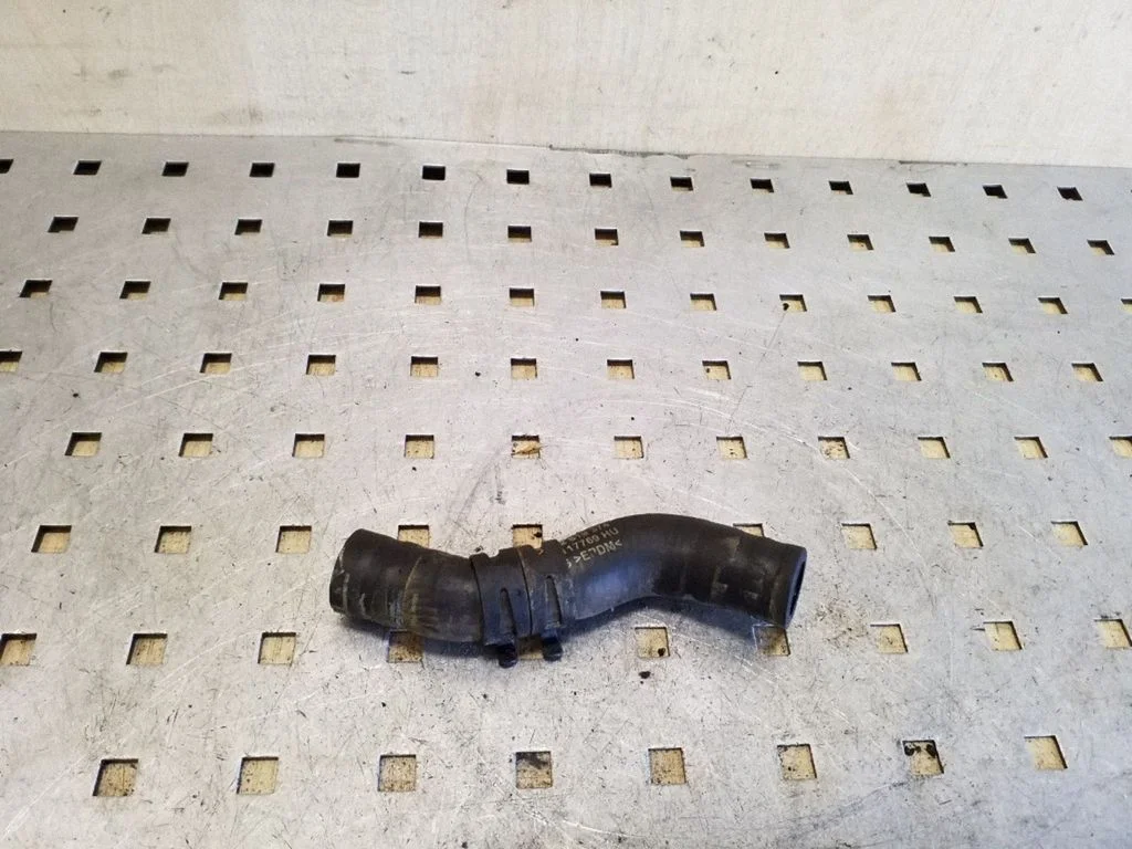 Coolant pipe/hose