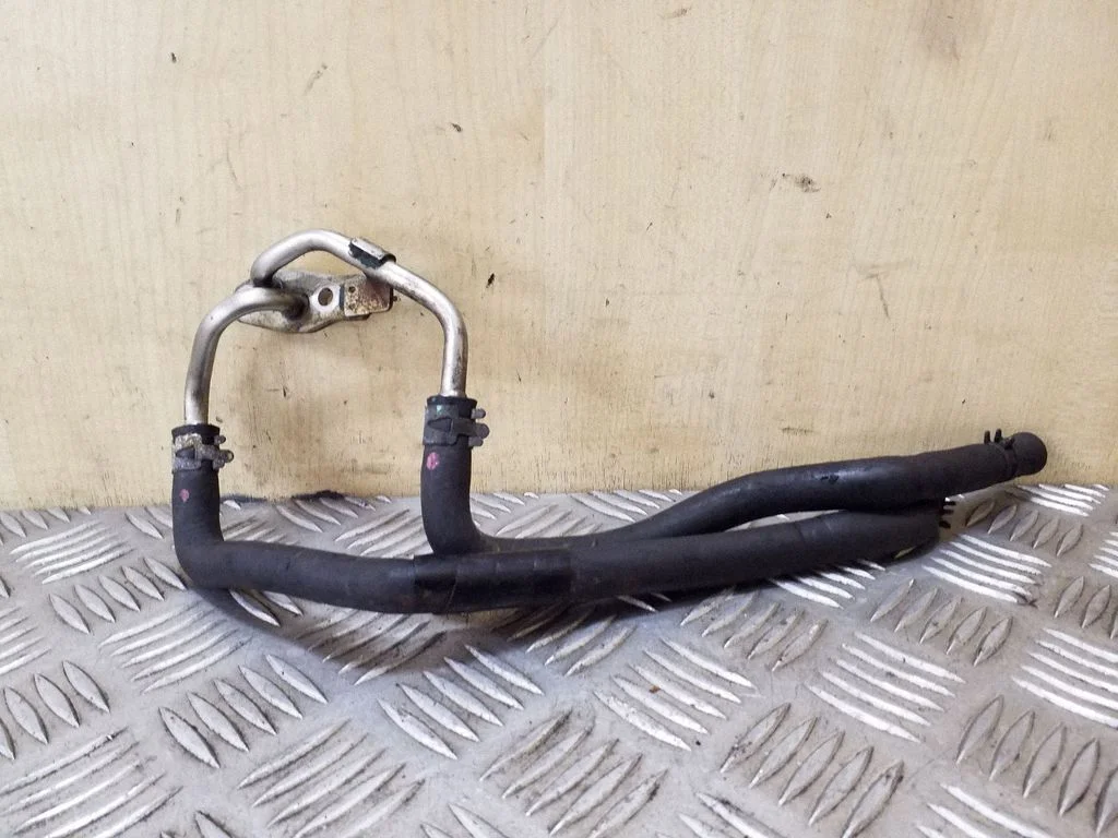 Coolant pipe/hose