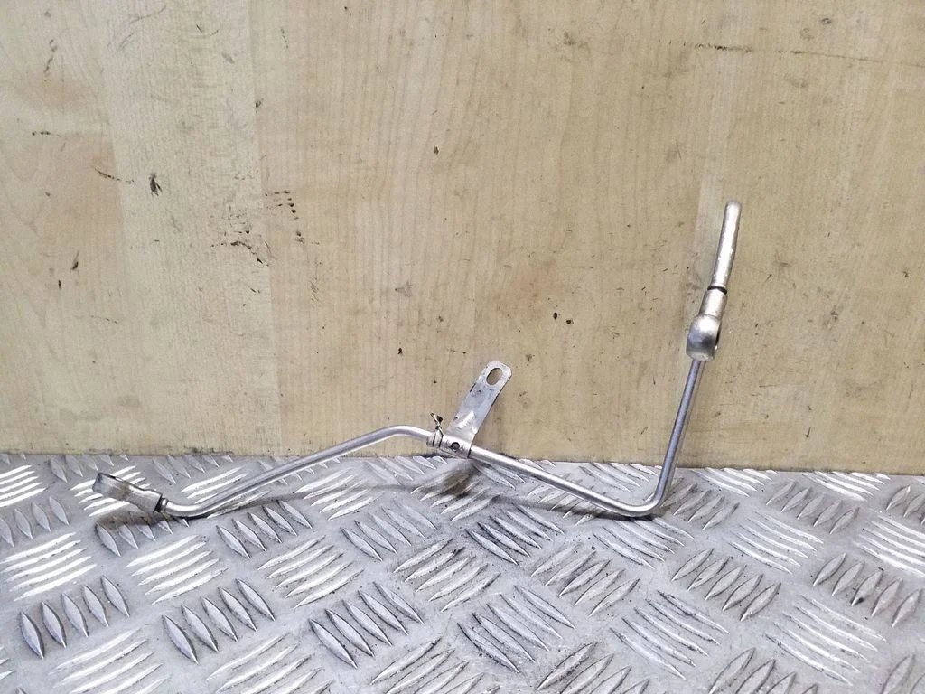 Coolant pipe/hose