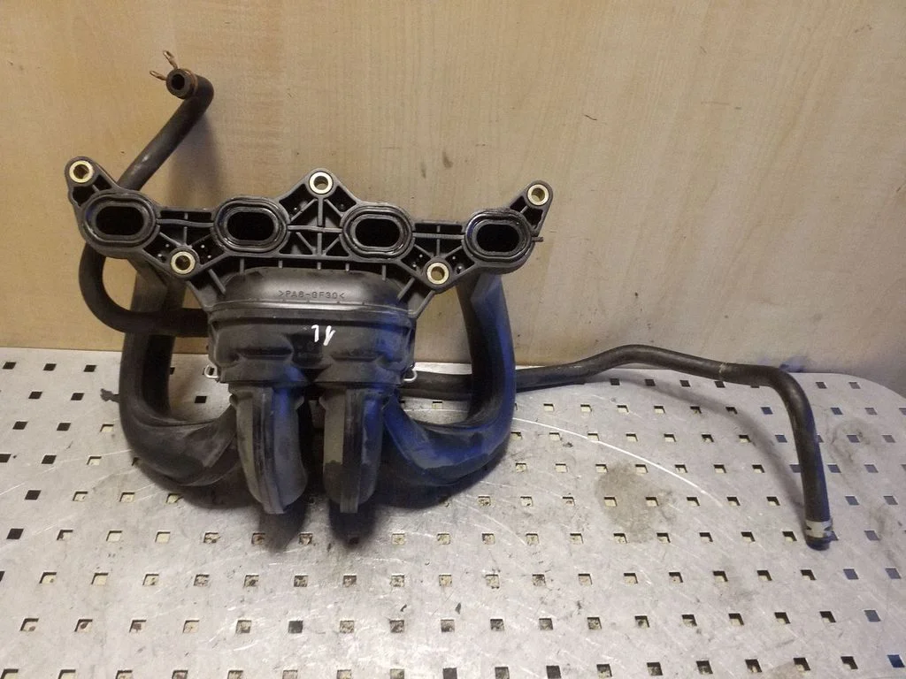 Intake manifold – Toyota Yaris Verso (1999-2005)