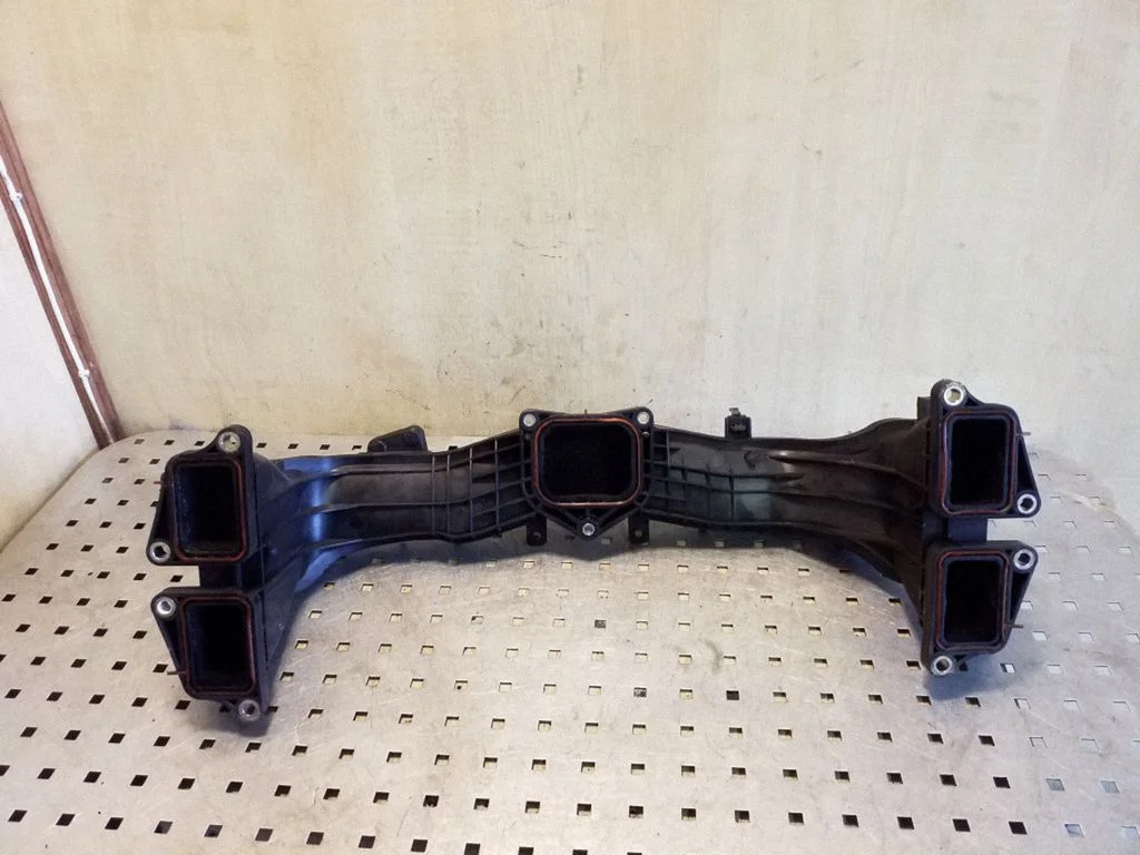 Intake manifold – Subaru Outback (2009-2014)