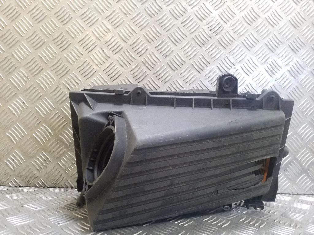 Air filter box – Volkswagen Golf IV (1998-2005)