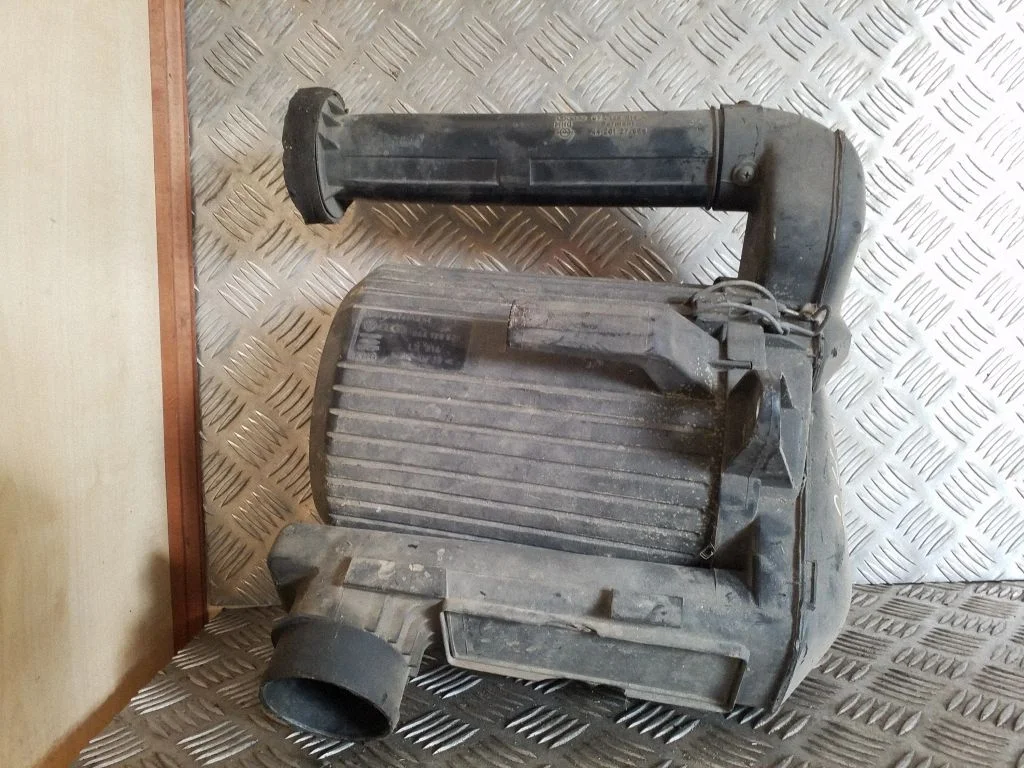 Air filter box 074129618A