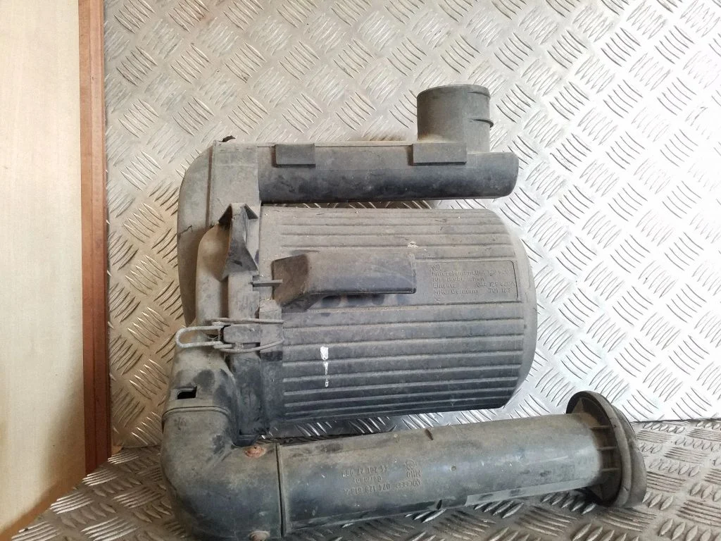 Air filter box 044129620