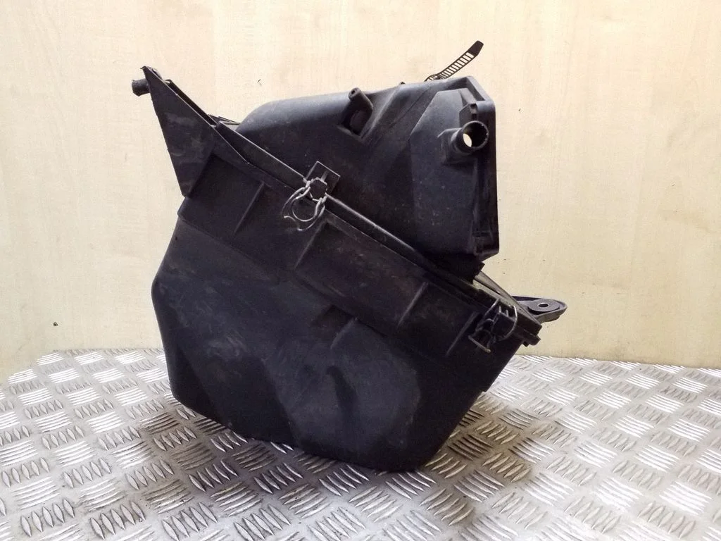 Air filter box 4A0129607F