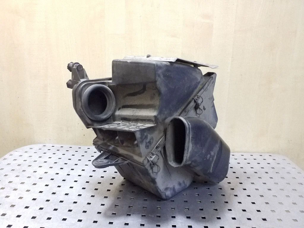 Gaisa filtra korpuss – Audi A6 S6 C4 4A (1994-1997)