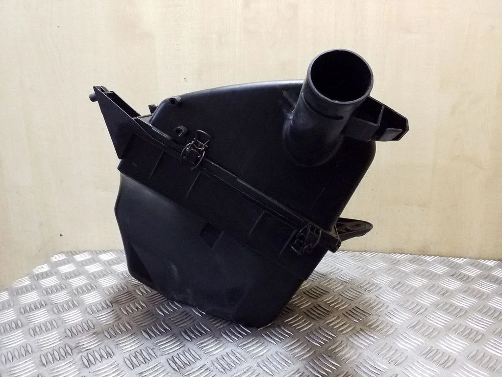 Õhufiltri korpus 078133837AD