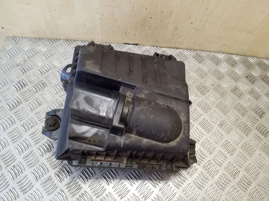 Air filter box 8200542143