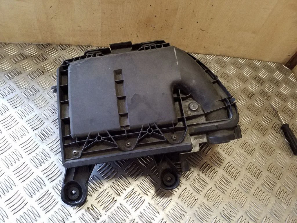 Air filter box 9673061080 – Citroen C4 Grand Picasso (2013-2018)