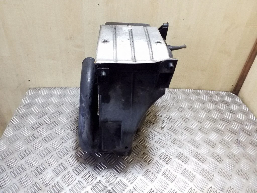 Gaisa filtra korpuss – Audi A6 S6 C4 4A (1994-1997)