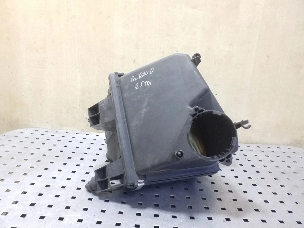 Air filter box 4B0133837E