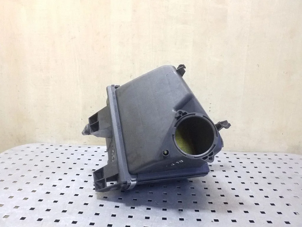 Air filter box 4B0133837F