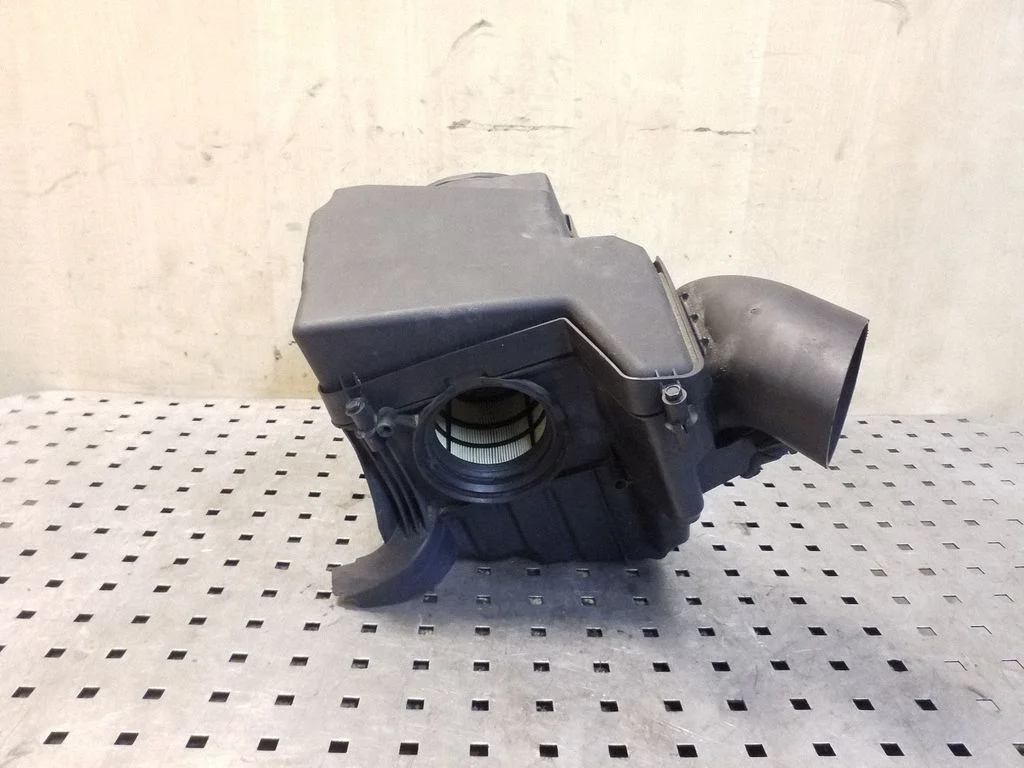 Obudowa filtra powietrza AV619600BF – Ford Focus (2010-2017)