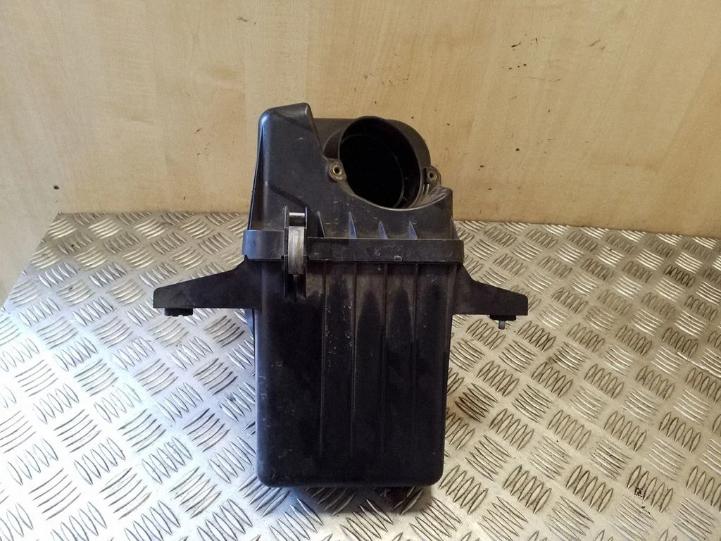 Air filter box 67JA01