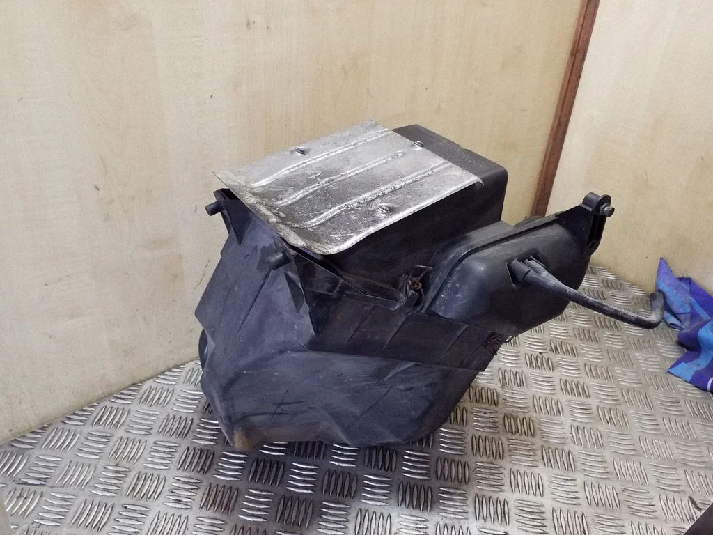 Air filter box 4A0129607J