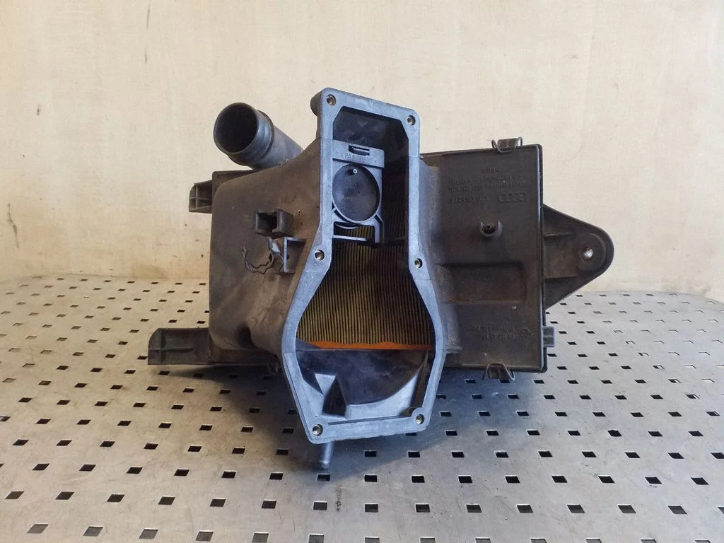 Air filter box 4A0129607F
