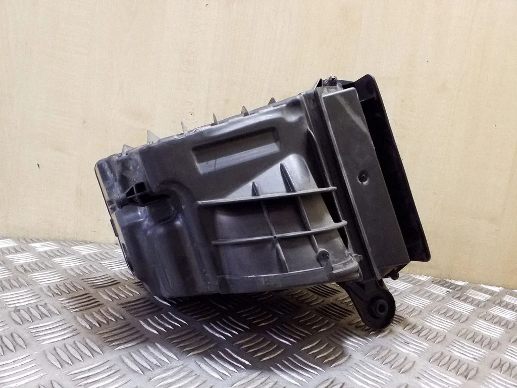 Air filter box 8200947663C