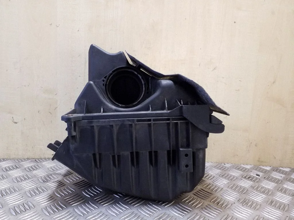 Air filter box 03G133837