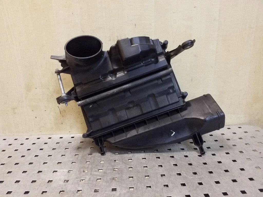 Air filter box A6420940304