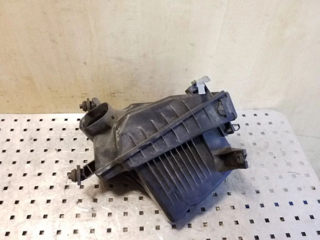 Air filter box