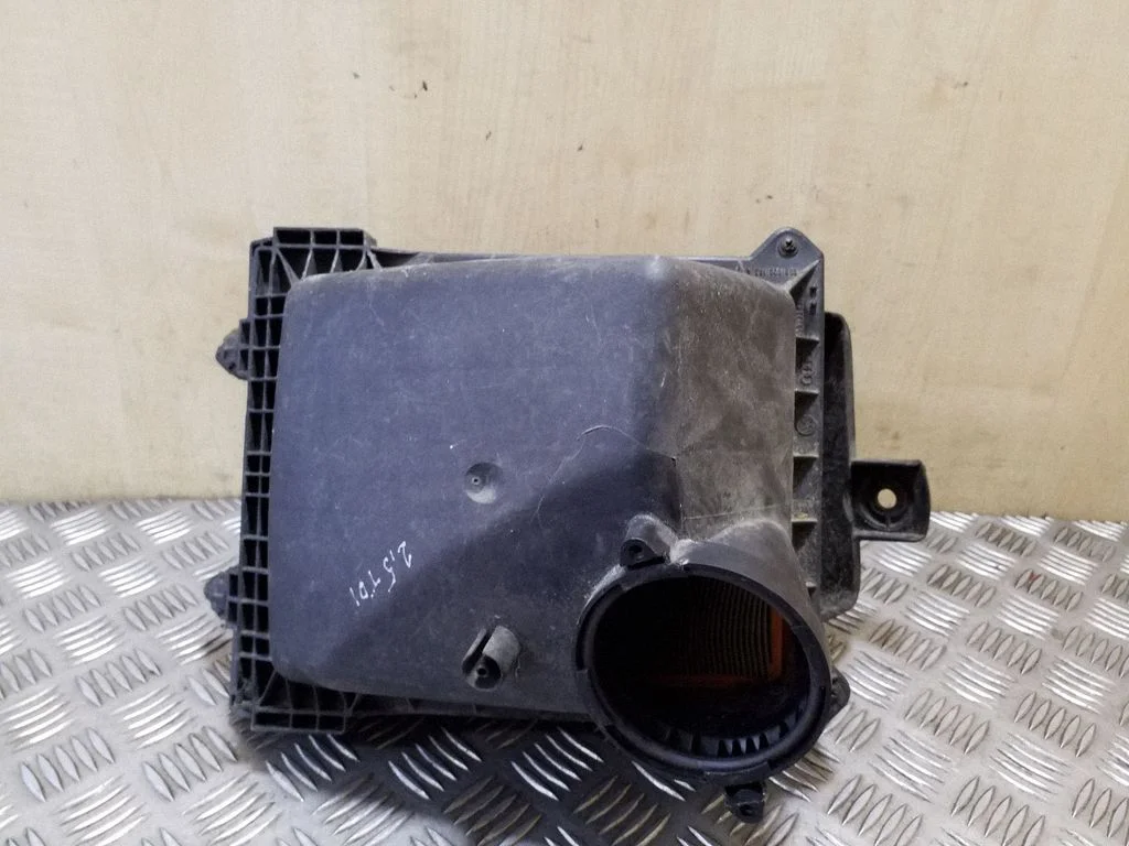 Air filter box 059133837AA