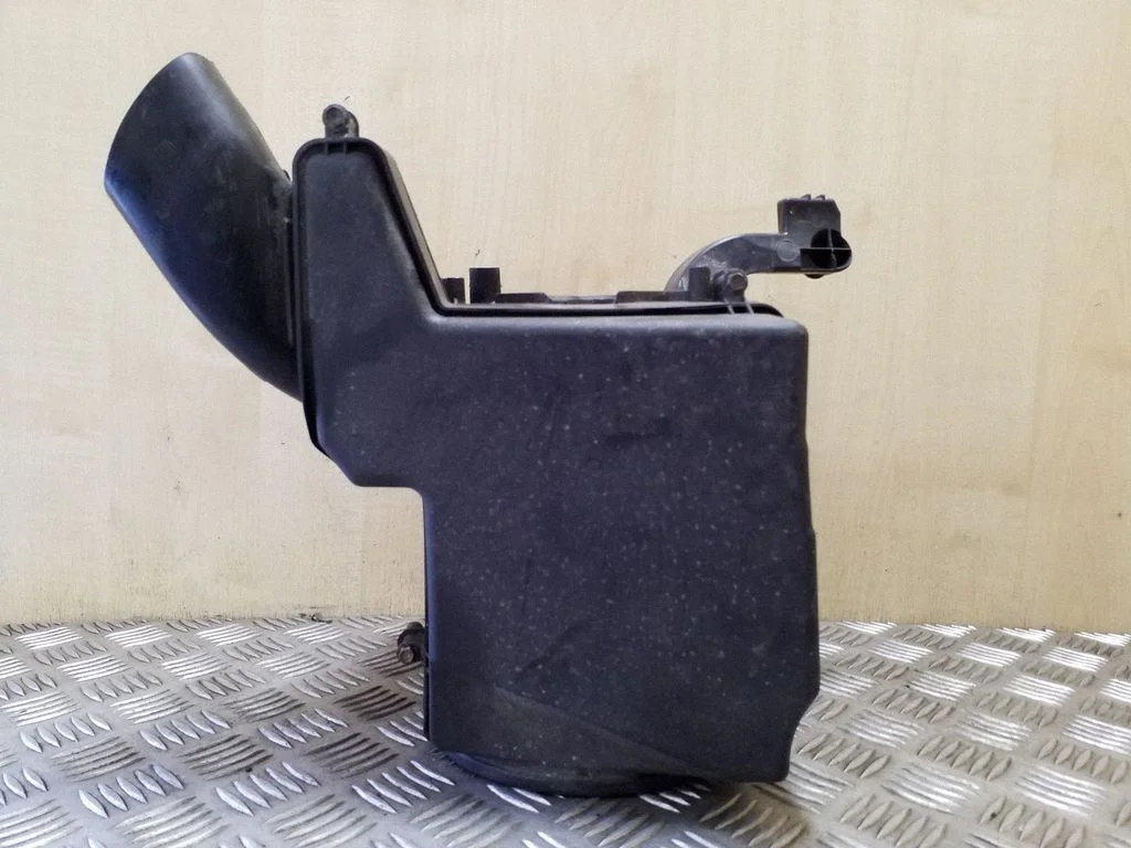 Air filter box AV619600CE