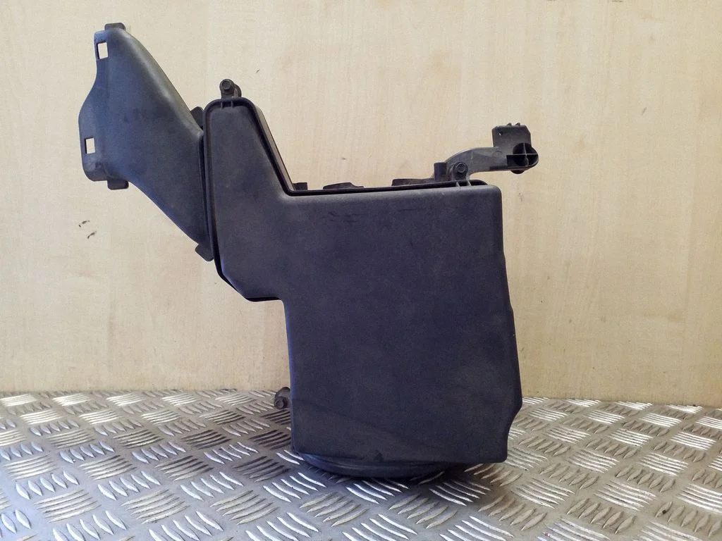 Air filter box AV619600BF