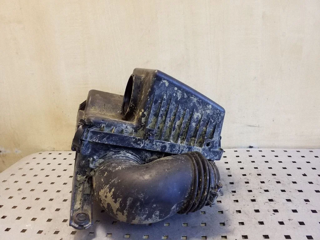 Air filter box 281103E700